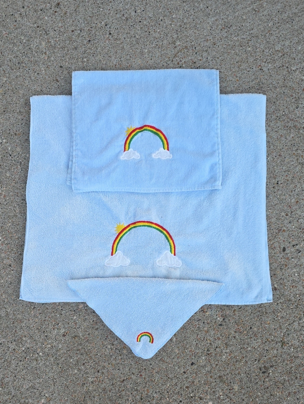 Vintage Lady Pepperell Light Blue Rainbow 3 Piece Bathroom Towel Set